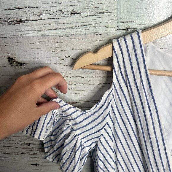 Bb Dakota  white blue striped cold shoulder dress size 4 - Picture 2 of 8
